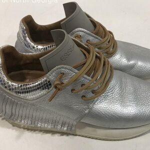 Women’s Esseutesse Silver Pebbled Grain Leather Fringe Sneakers Size 37